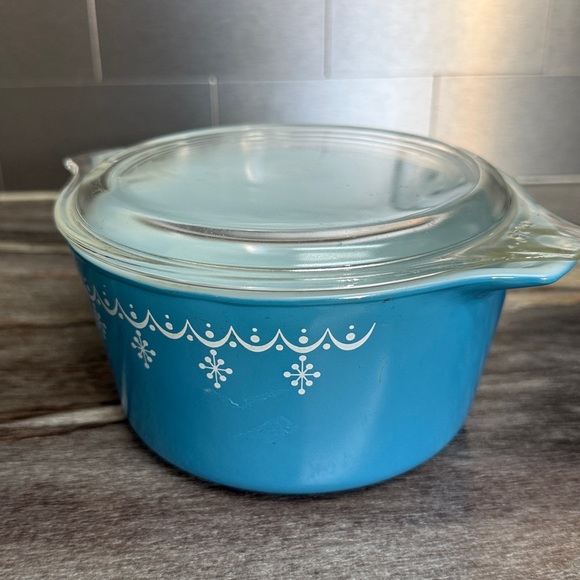 Vintage Pyrex Snowflake Garland Casserole Dish - Picture 2 of 9